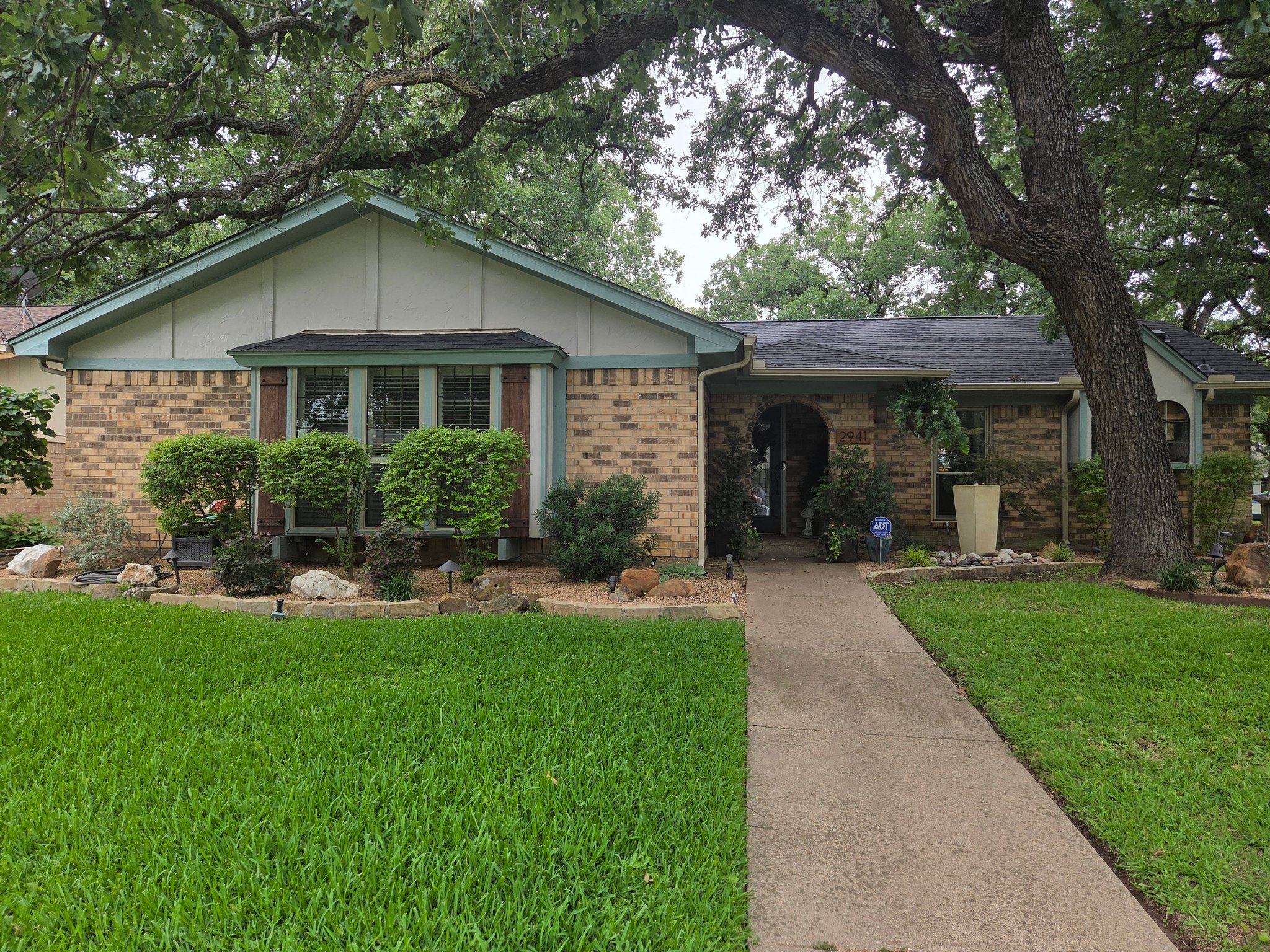 Hurst House: 2941 Ridgewood Dr