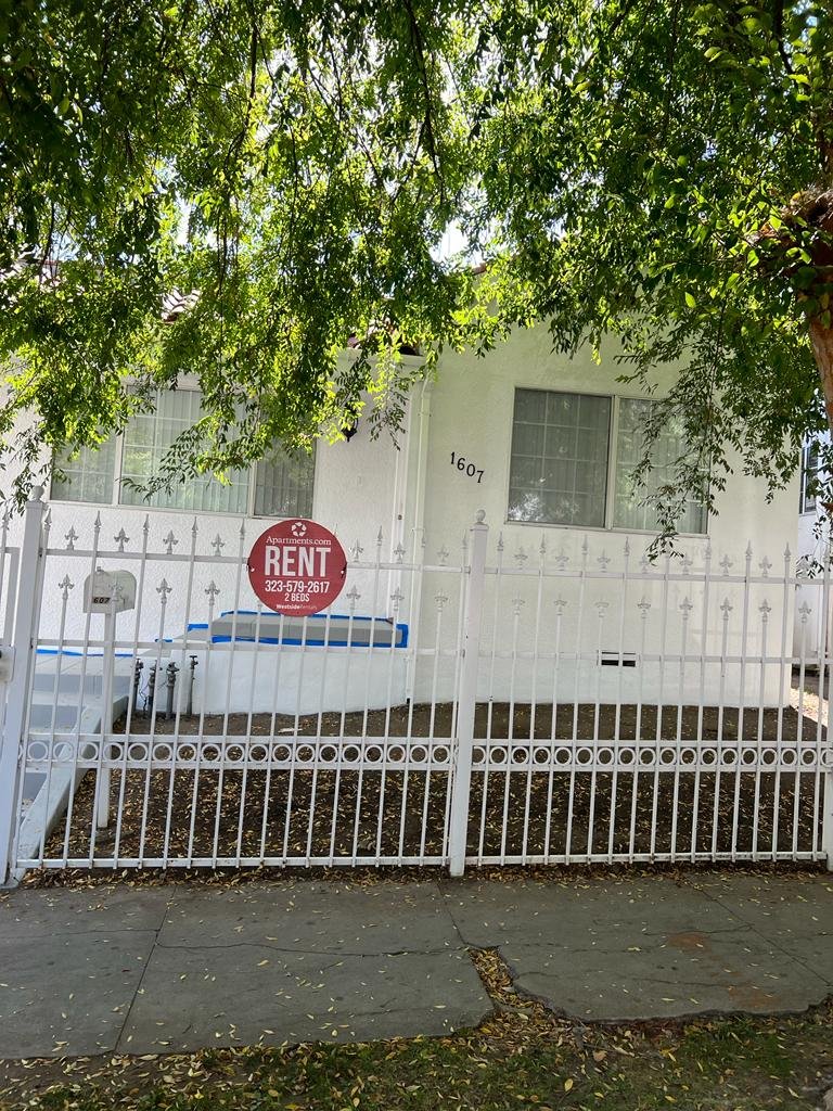 Los Angeles House: 1607 N Wilton Pl