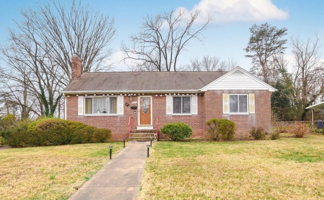 Falls Church House: 6021 Fairview Pl