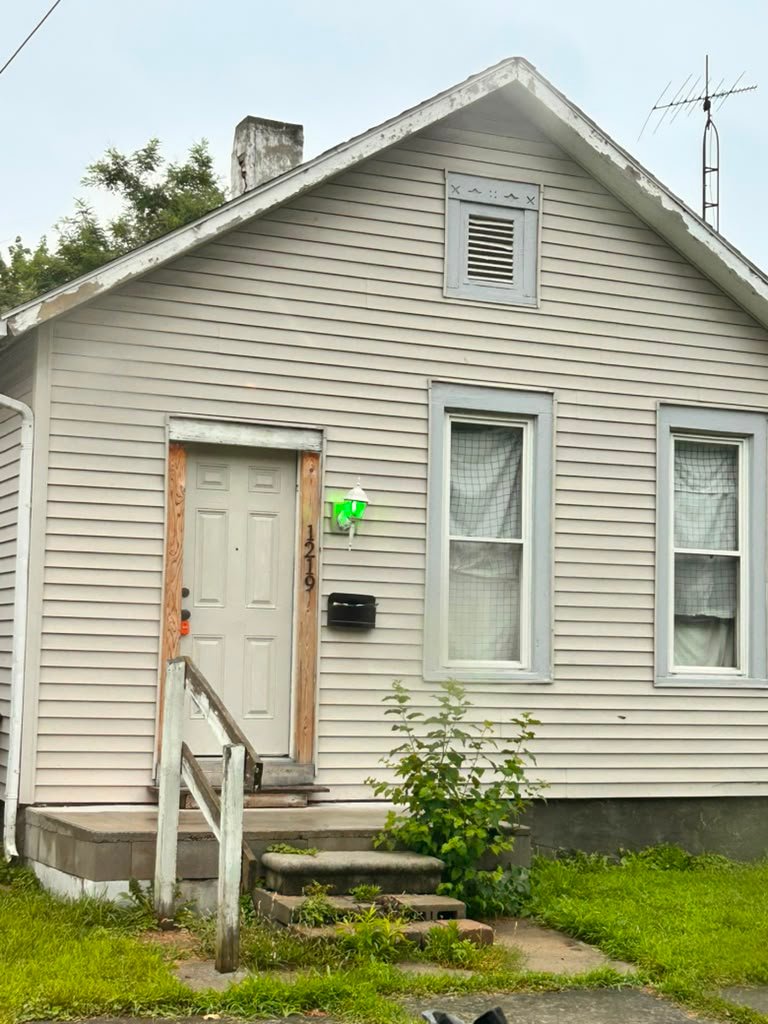 Toledo House: 1219 yates st