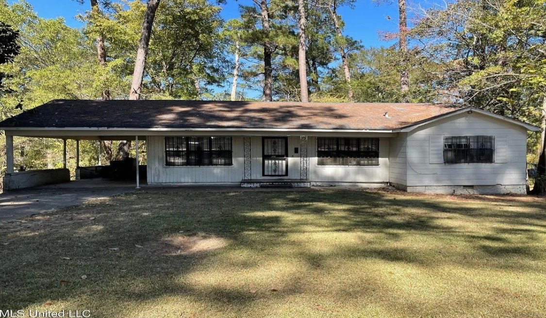Jackson House: 312 Pine Ridge Rd