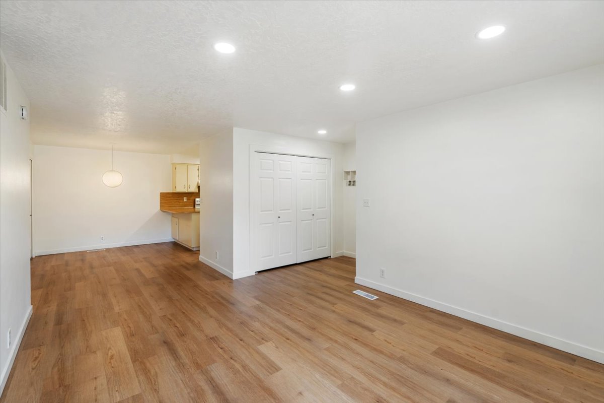 Orem Condo: 263 W Garden Park Dr