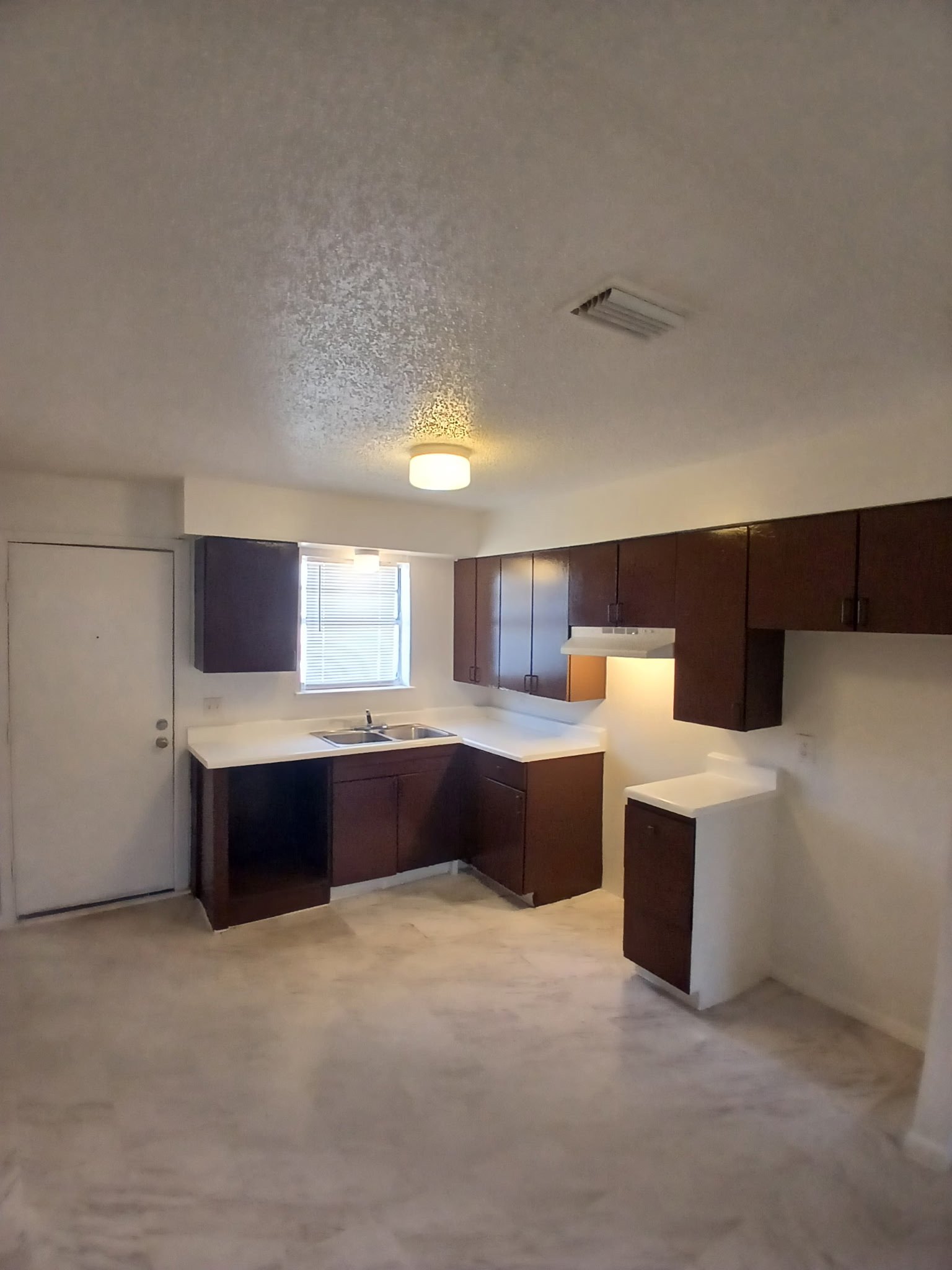 Dumas Townhome: 100 Plum Ave