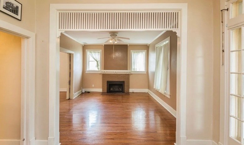 Jefferson City House: 1700 W Main St