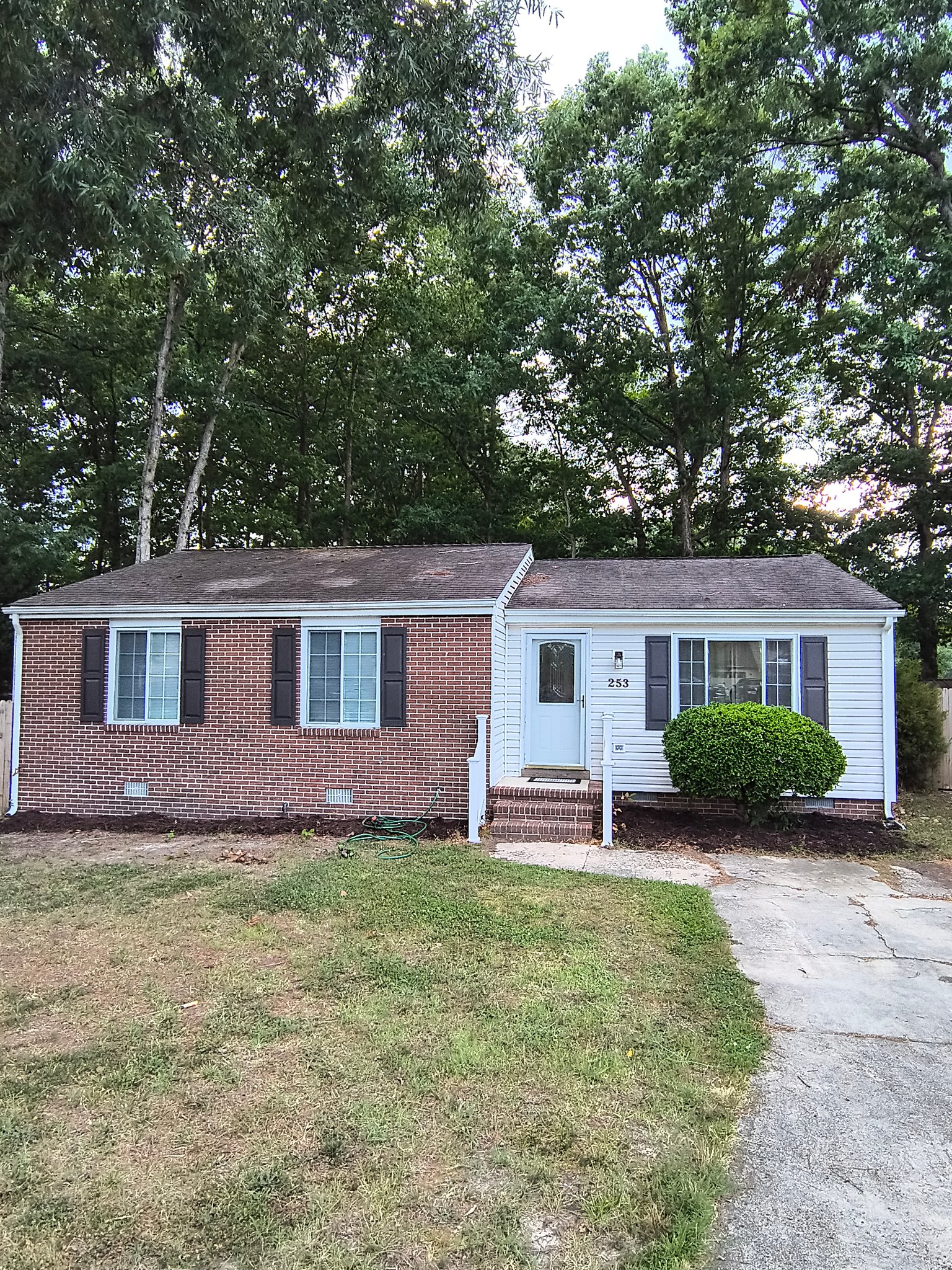 Newport News House: 253 Castle Keep Ct