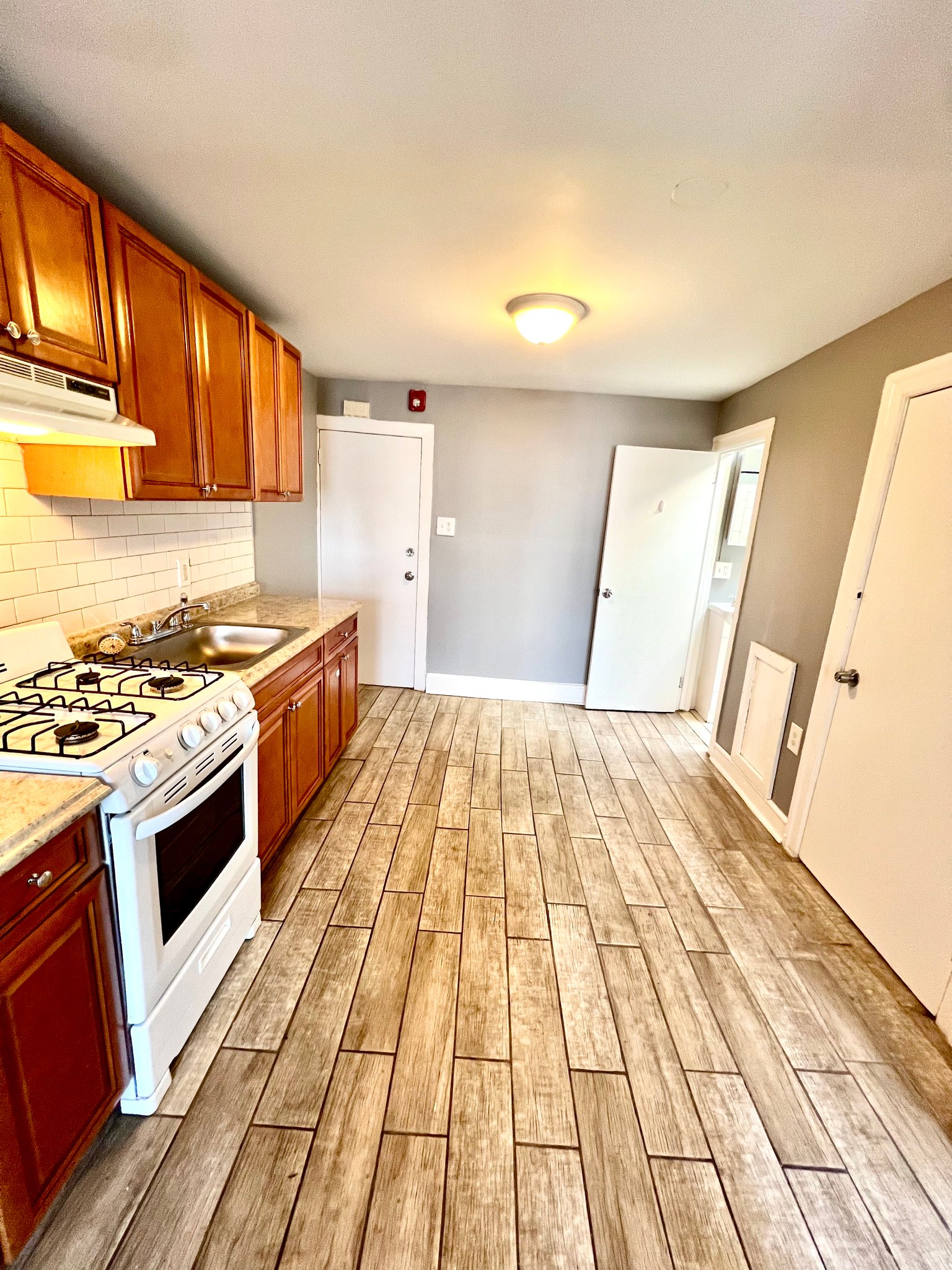 Philadelphia Apartment: 904 E Tioga St