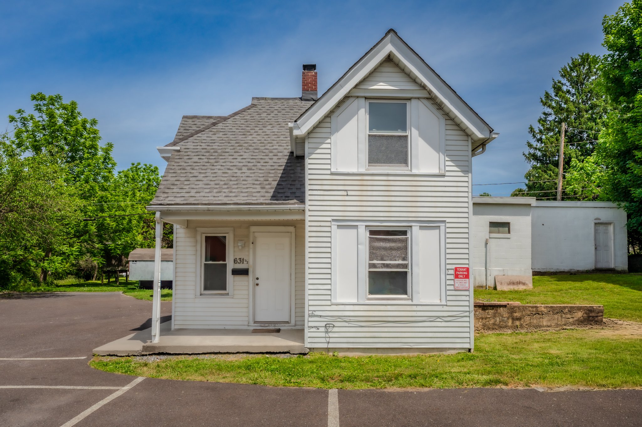 Hellertown House: 631 1/2 Main St.