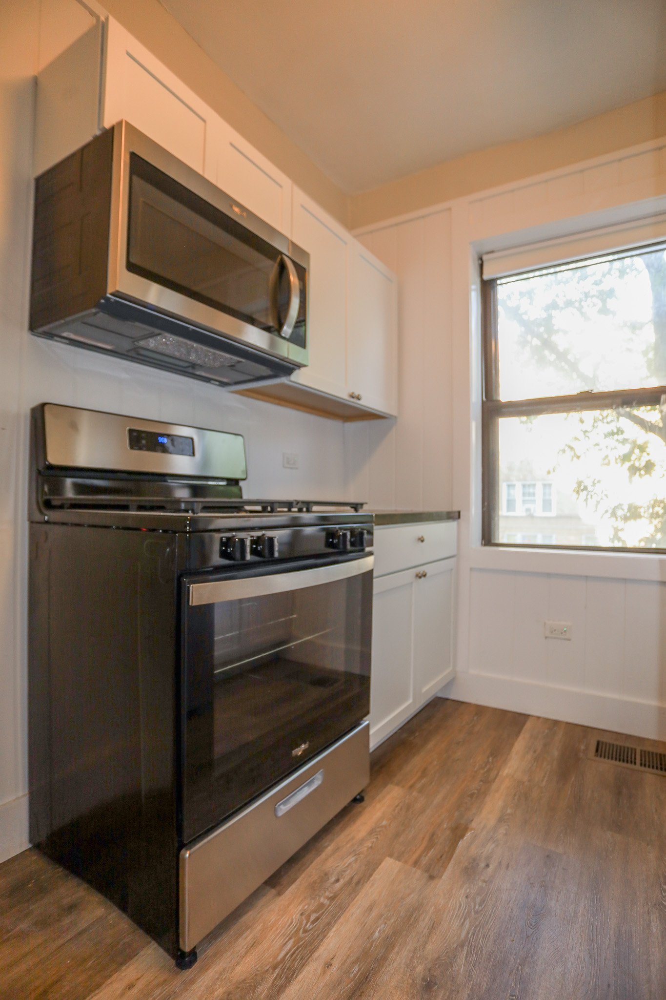 Chicago Apartment: 2325 W Addison