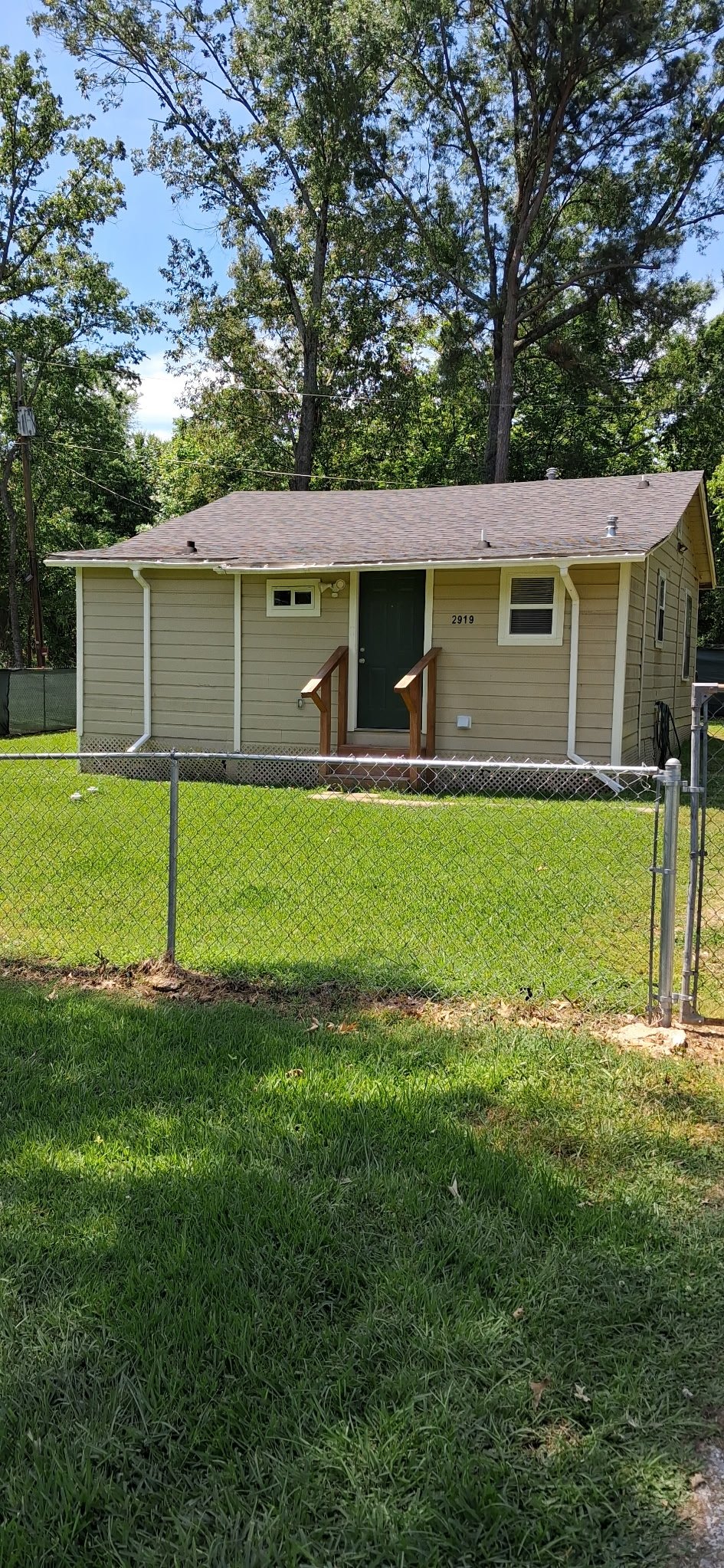 Shreveport House: 2919 Montana St