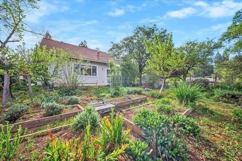 Meadow Vista House: 709 Cole Rd