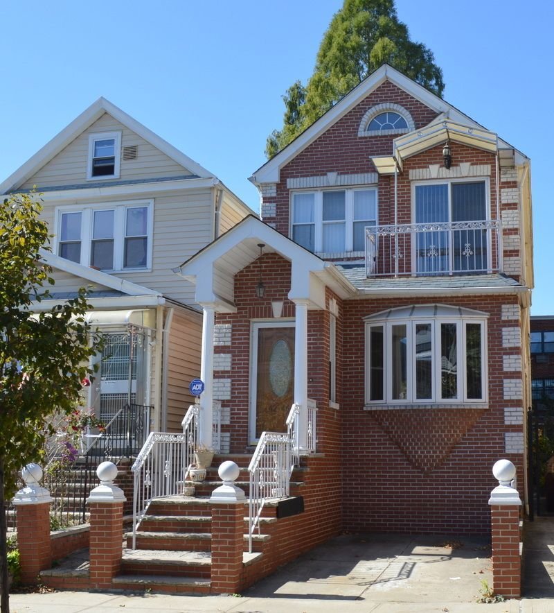 Elmhurst House: 4246 78th St