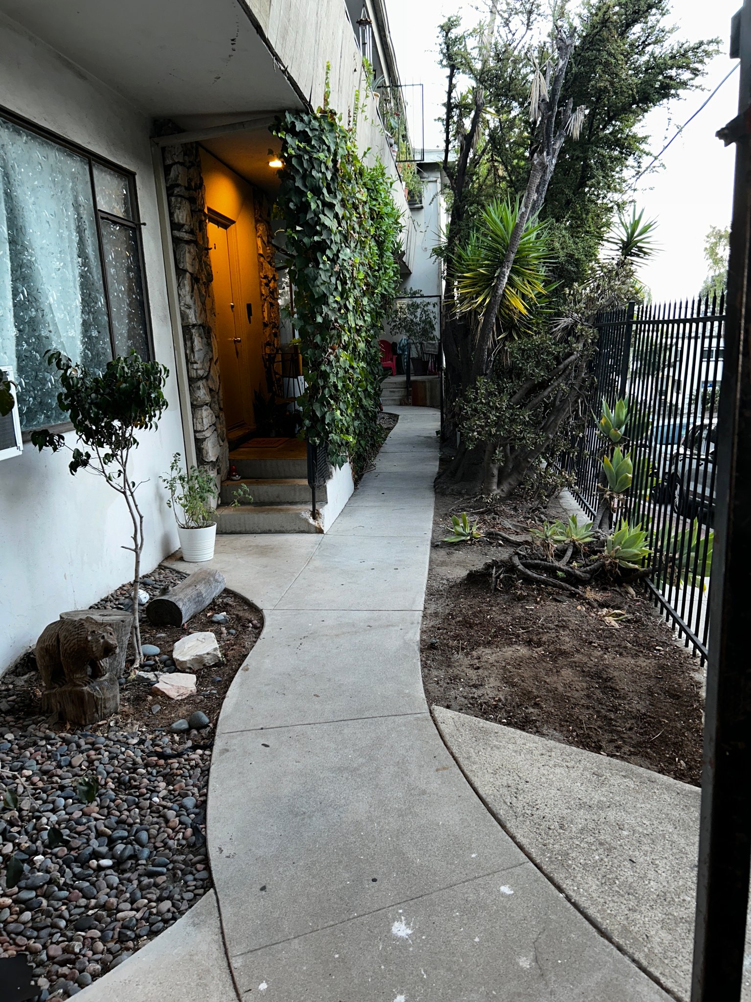 los angeles Apartment: 1850 north la brea ave