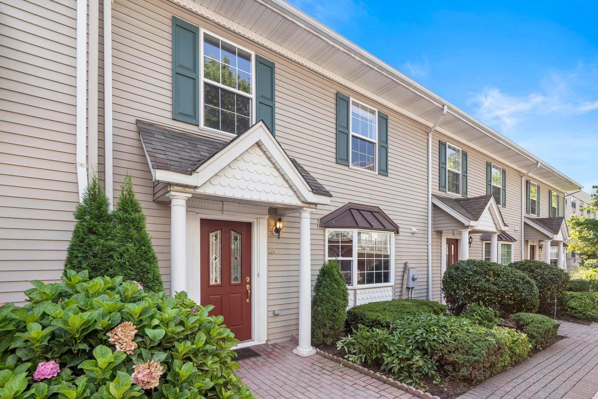 Edgewater Single Room: 119 Panorama Dr