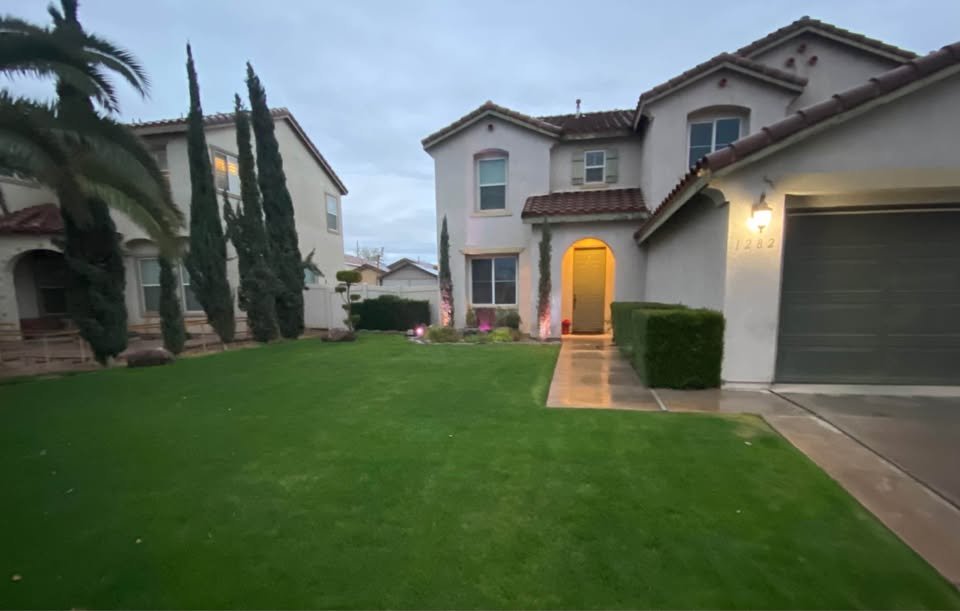 EL CENTRO House: 1282 Riverview Ave
