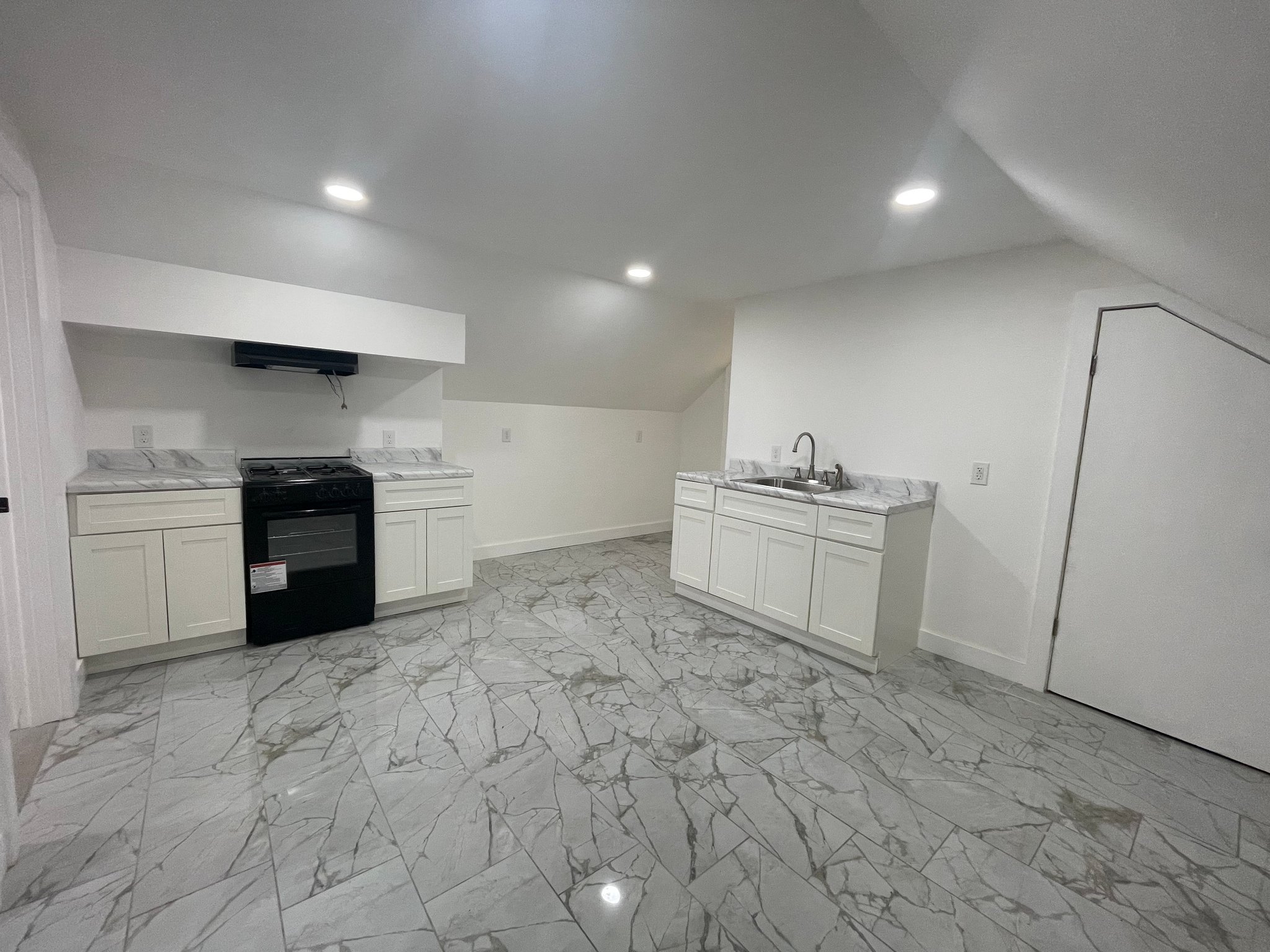 Elizabeth Multiplex: 148 Chilton St