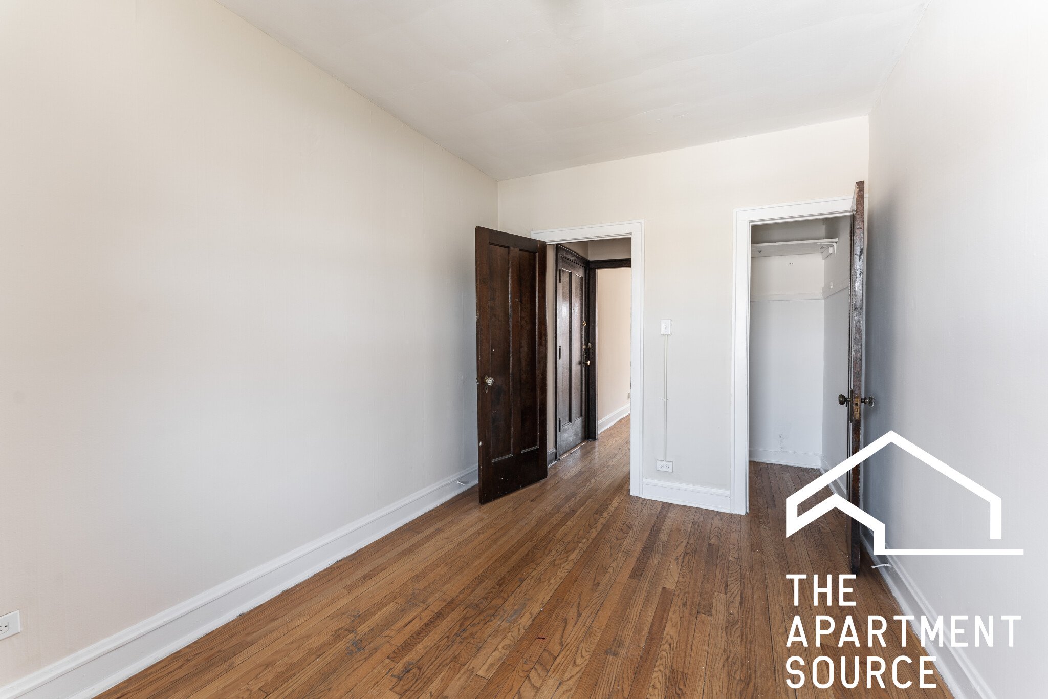 Berwyn Apartment: 2105 Grove Avenue #102 Berwyn, IL 60402
