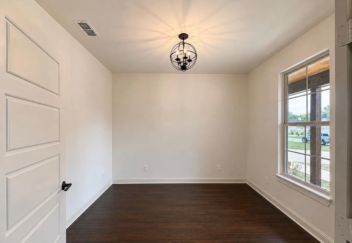 Lindale House: 19356 Cedarpark Pl