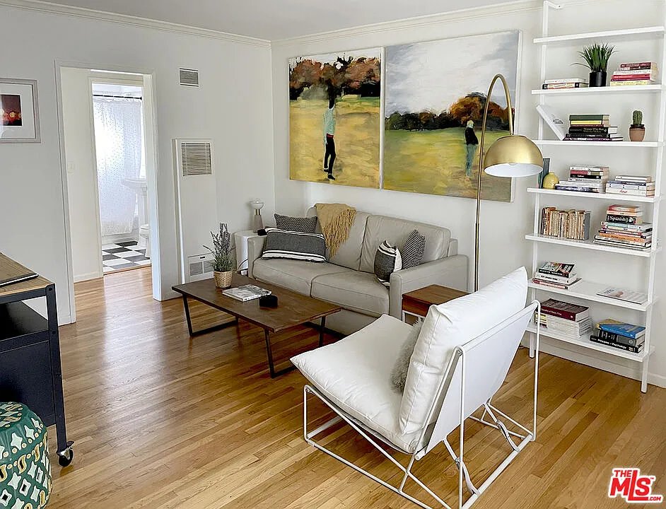 Santa Monica Apartment: 2004 Oak St