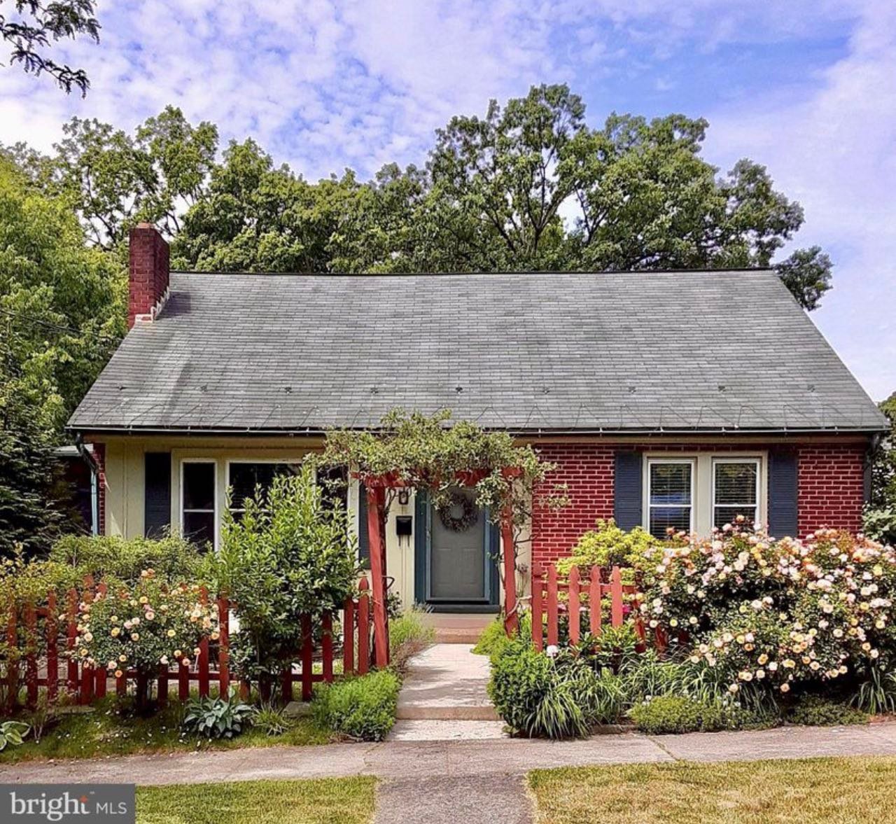 Camp Hill House: 36 N 19th street