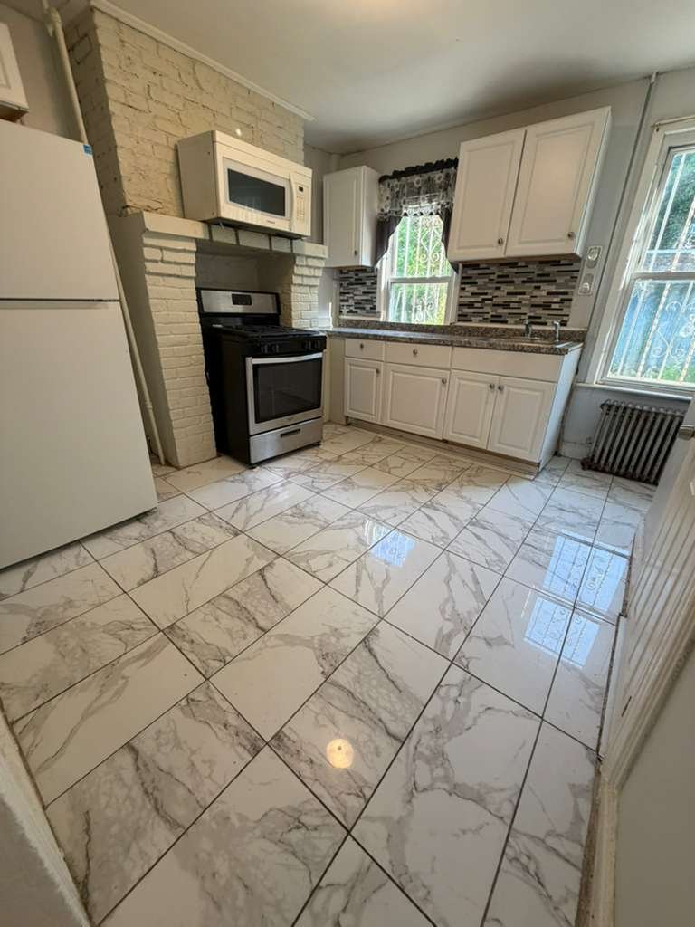 Newark Apartment: 52 Kent St
