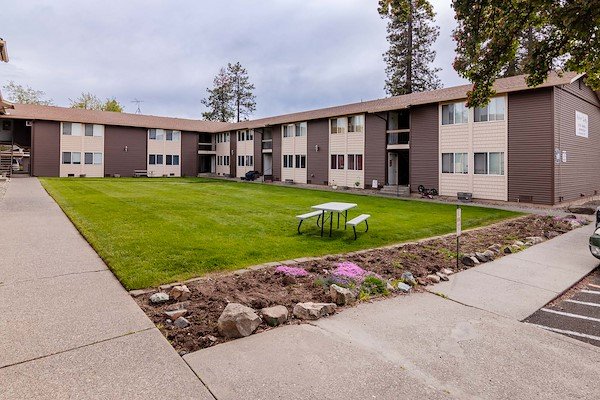 Medical Lake Apartment: 910 East Campbell Street
