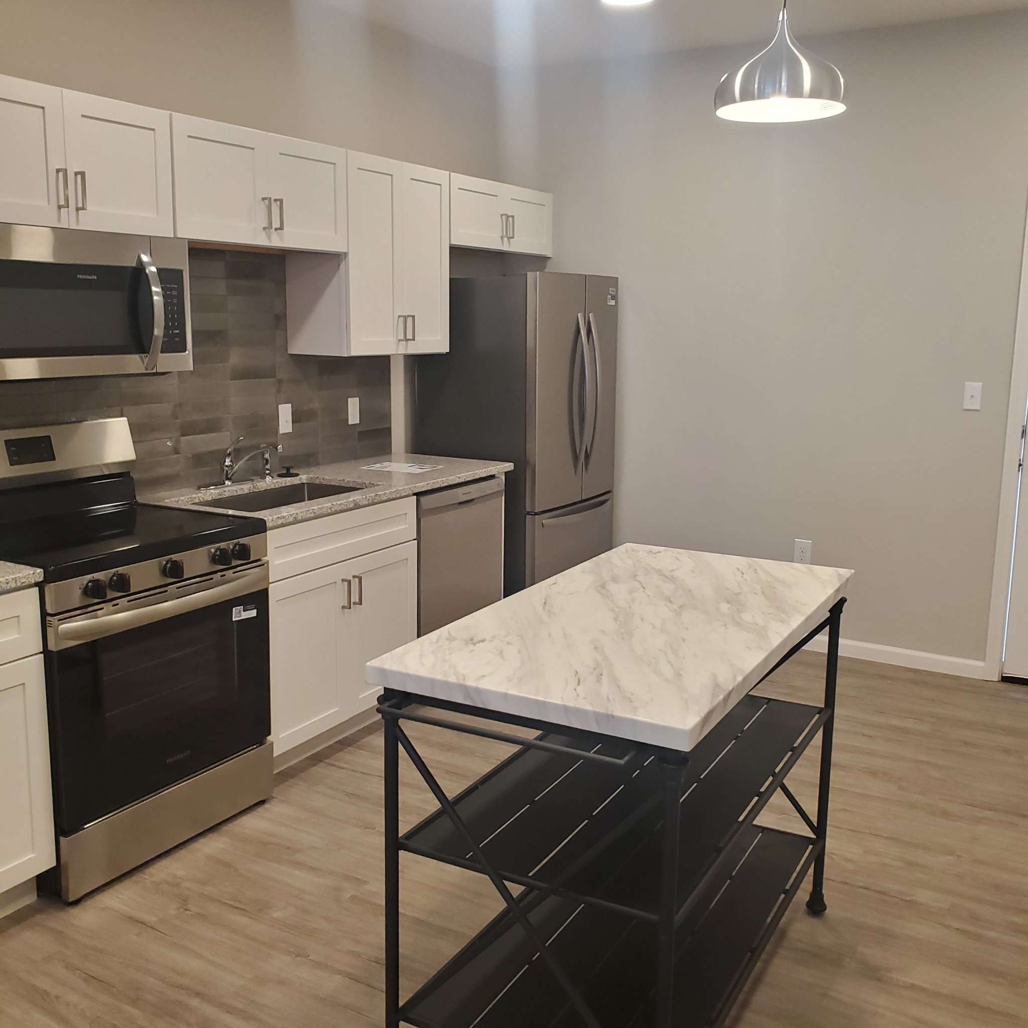 springfield Apartment: 2025 W GRAND
