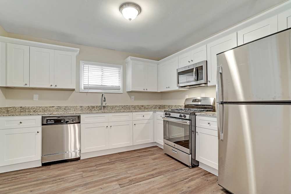 Atlanta Townhome: 194 Brownlee Rd SW