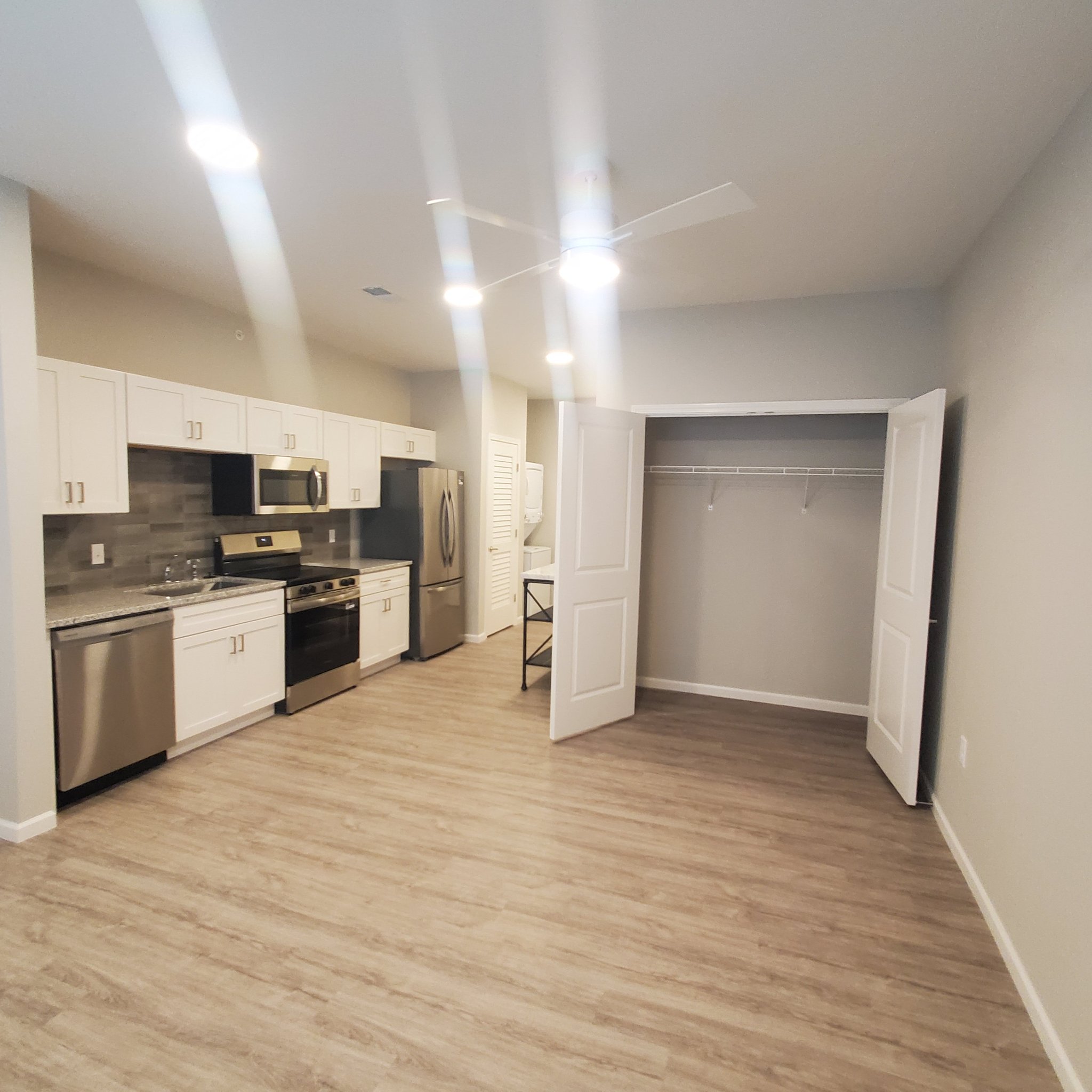 springfield Apartment: 2025 W GRAND