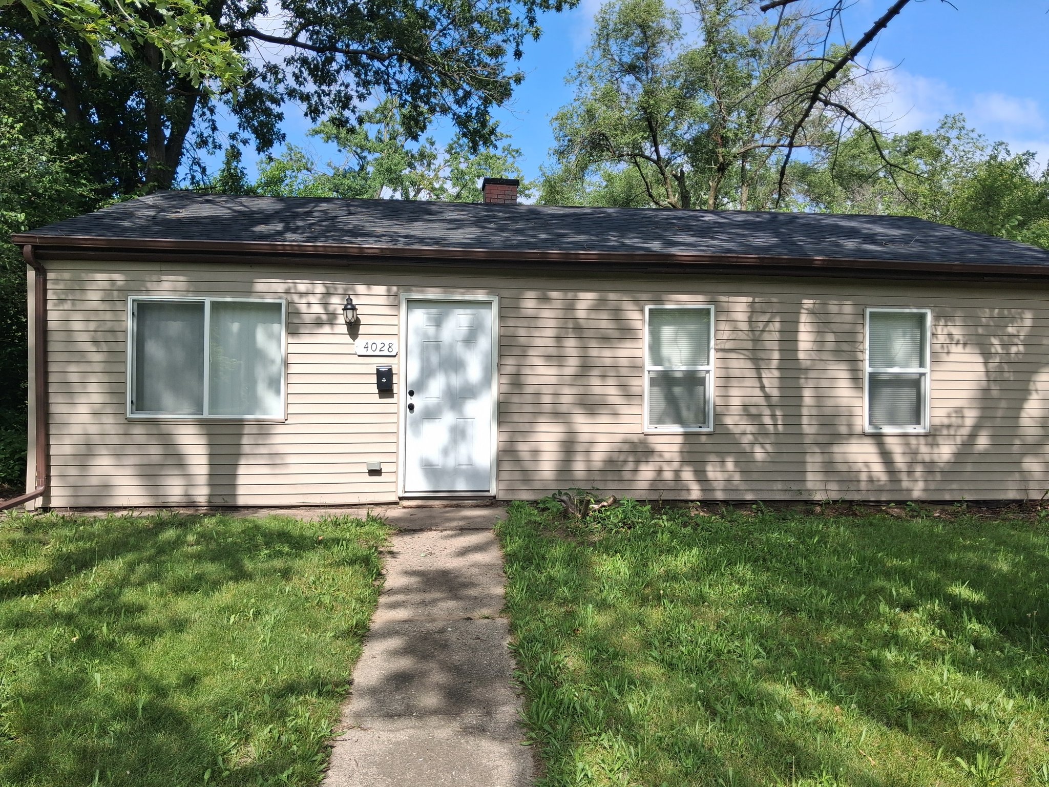 Gary House: 4028 Martin Luther King Dr