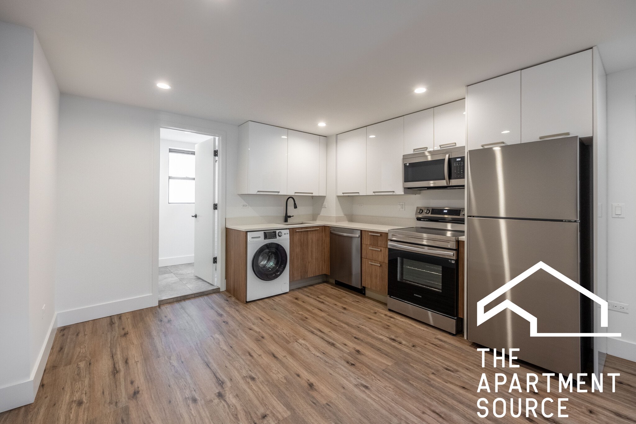 Chicago Apartment: 941 West Carmen