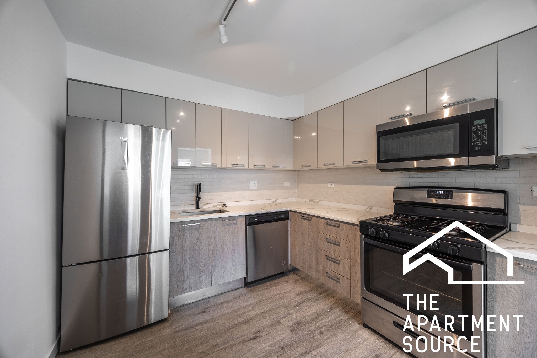Chicago Apartment: 7621 North Sheridan Rd