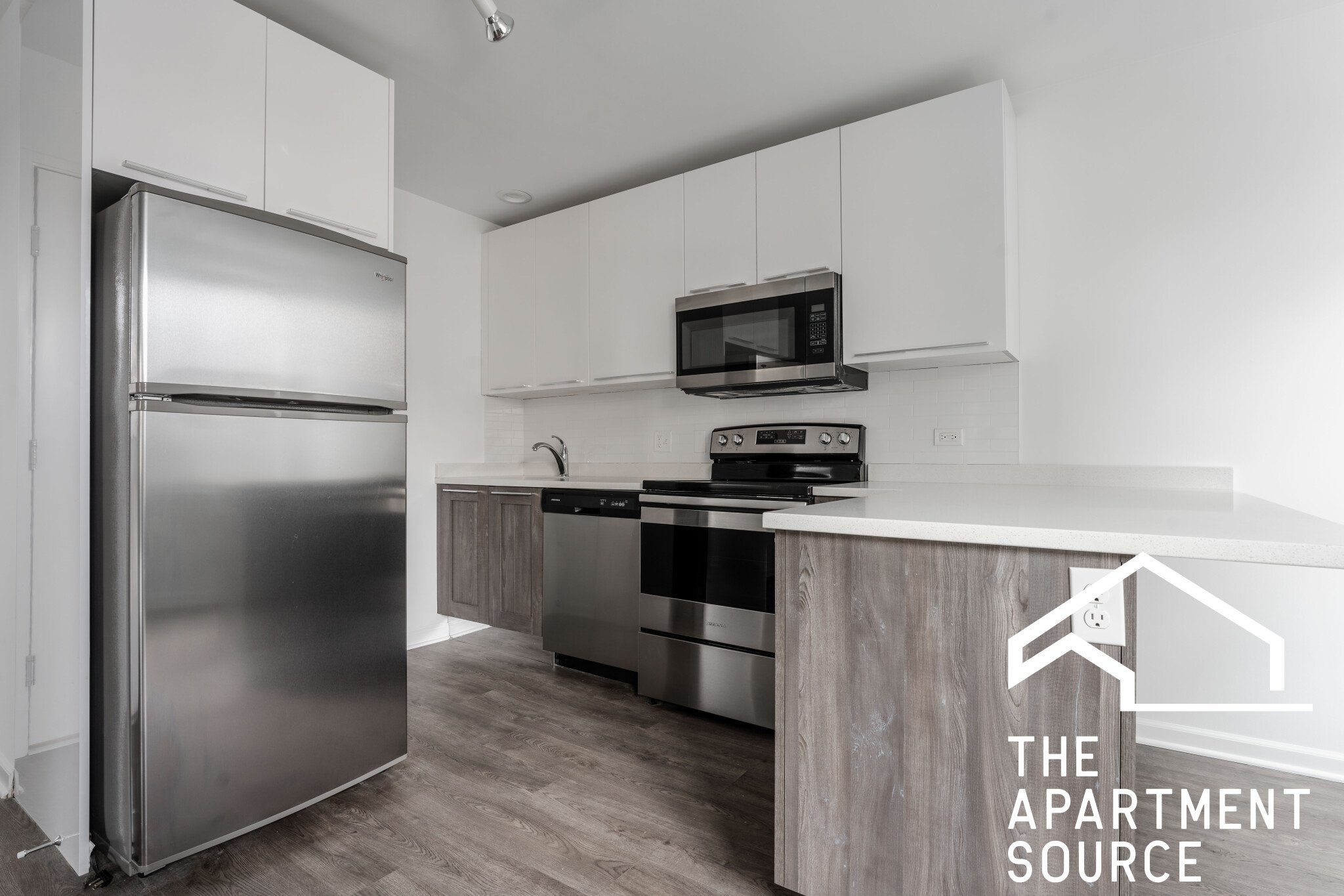Chicago Apartment: 940 West Winona St