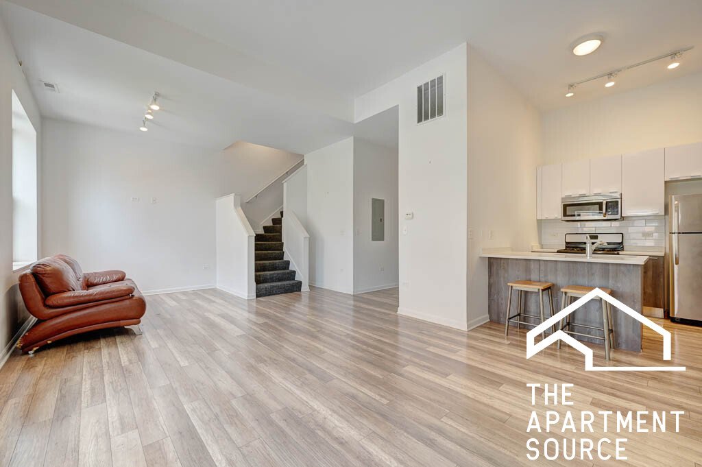 Chicago Apartment: 2700 W North Ave