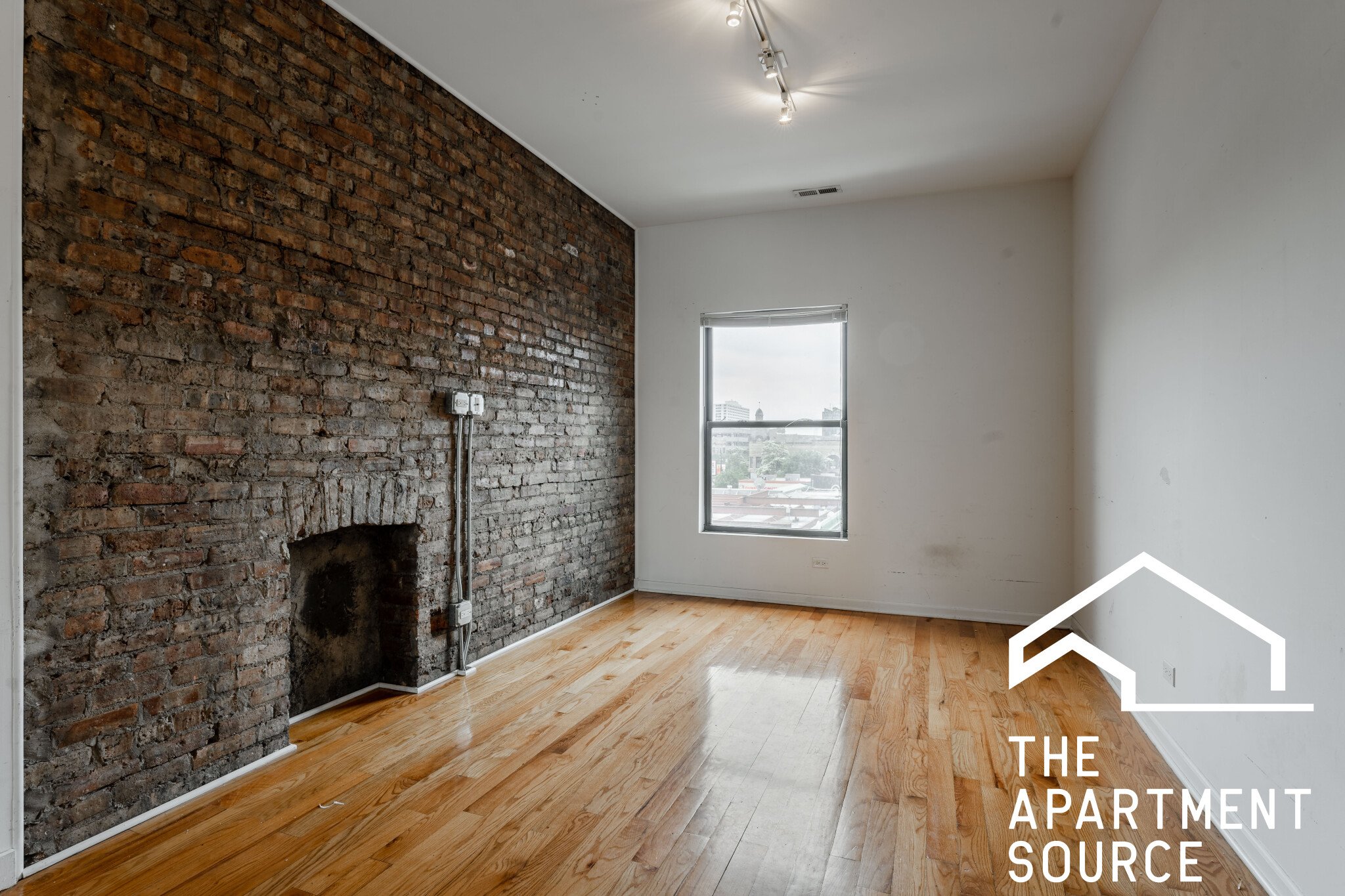 Chicago Apartment: 1212 West Foster Avenue
