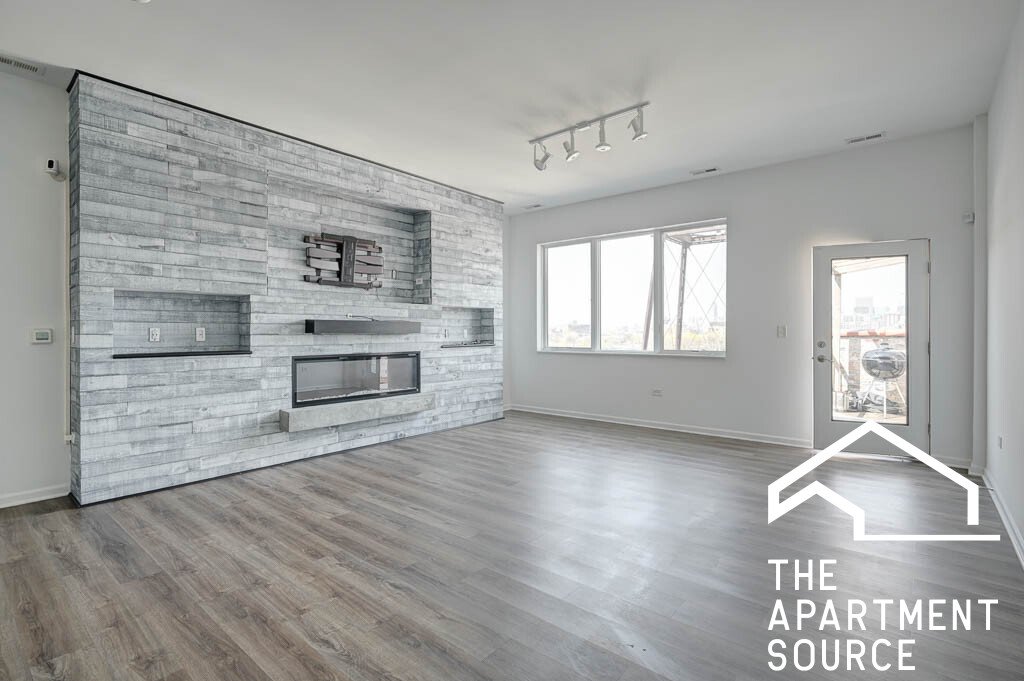 Chicago Apartment: 2550 South Wabash Avenue