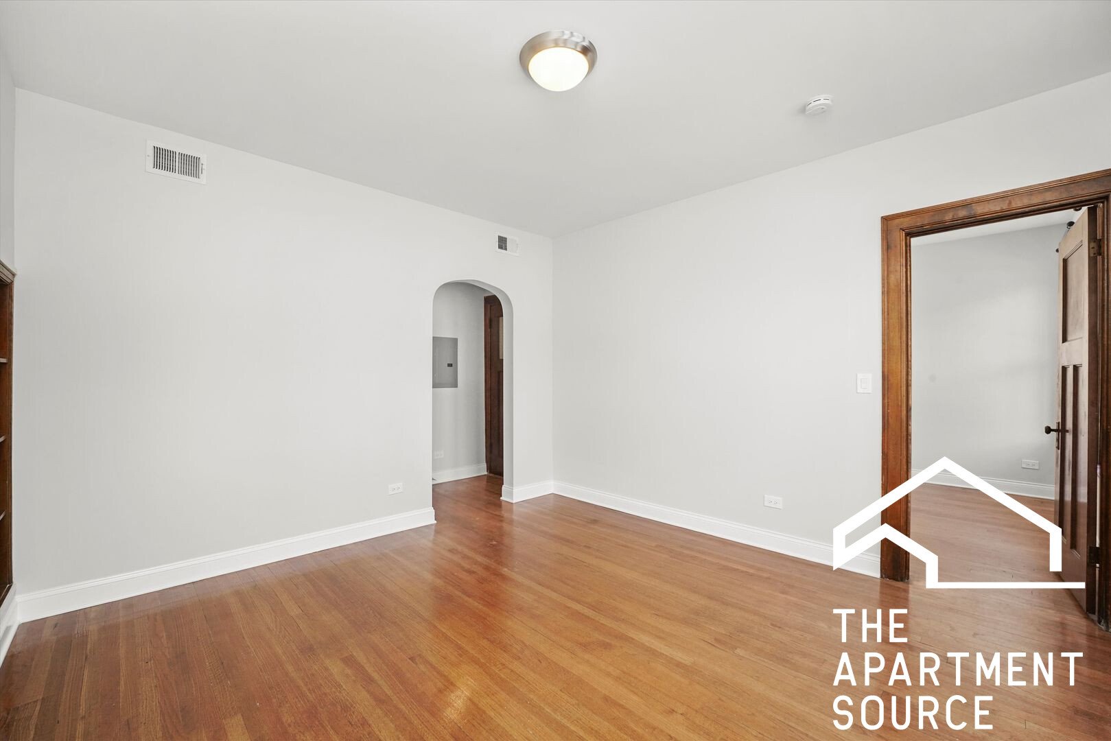 Chicago Apartment: 3050 North Milwaukee Ave