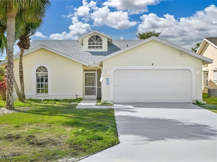North Fort Myers House: 3832 Sabal Springs Blvd