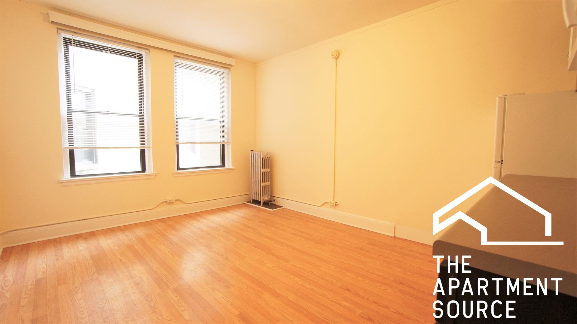 Chicago Apartment: 2779 North Milwaukee Ave