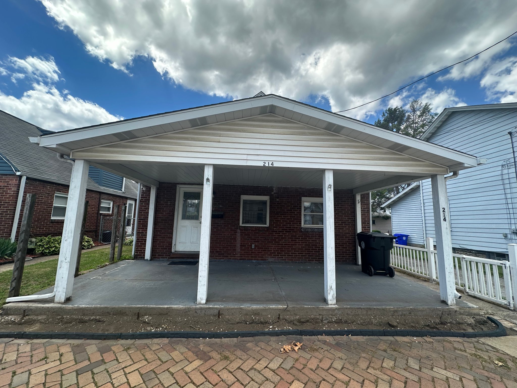 Monaca House: 214 12th St