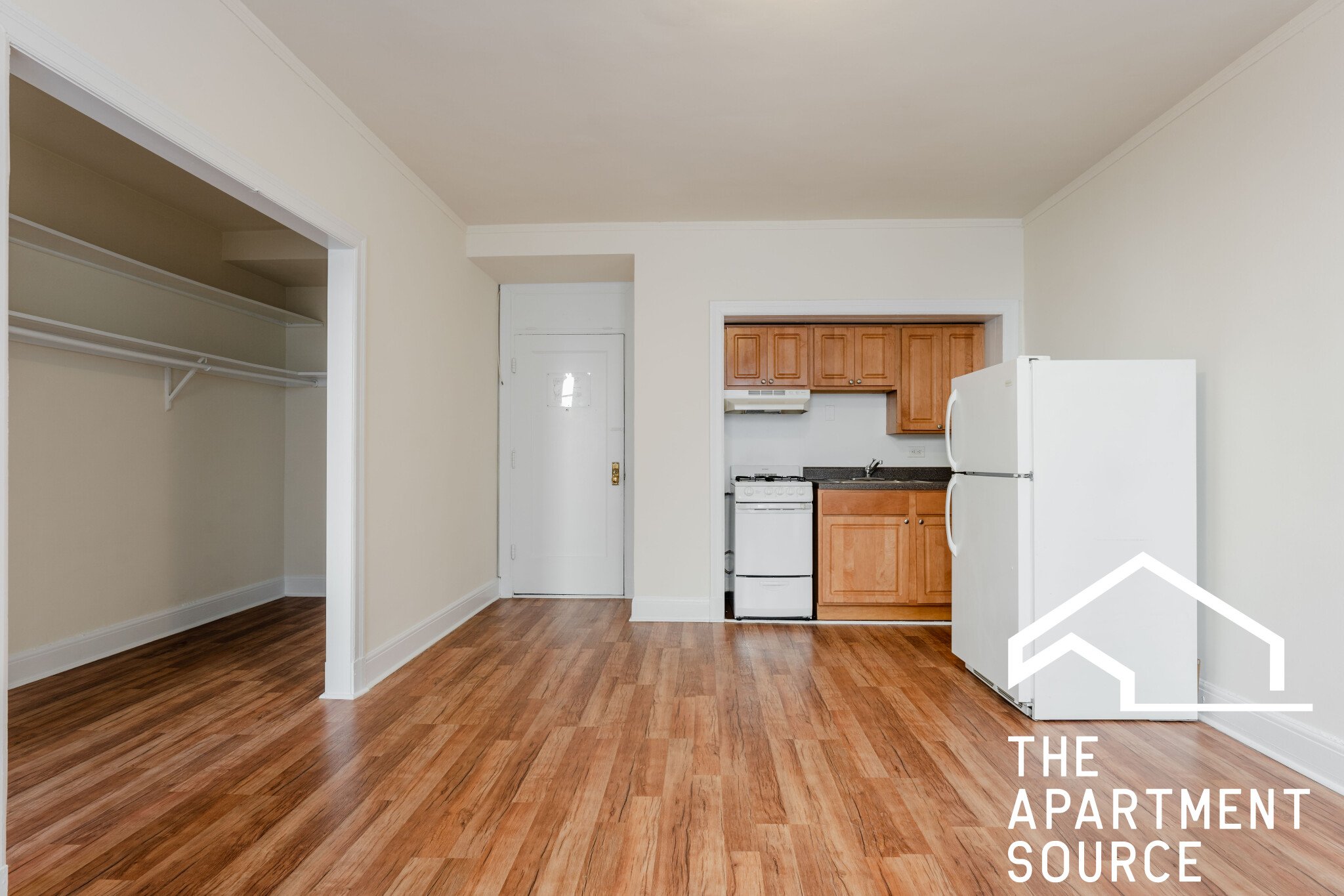 Chicago Apartment: 2779 North Milwaukee Ave