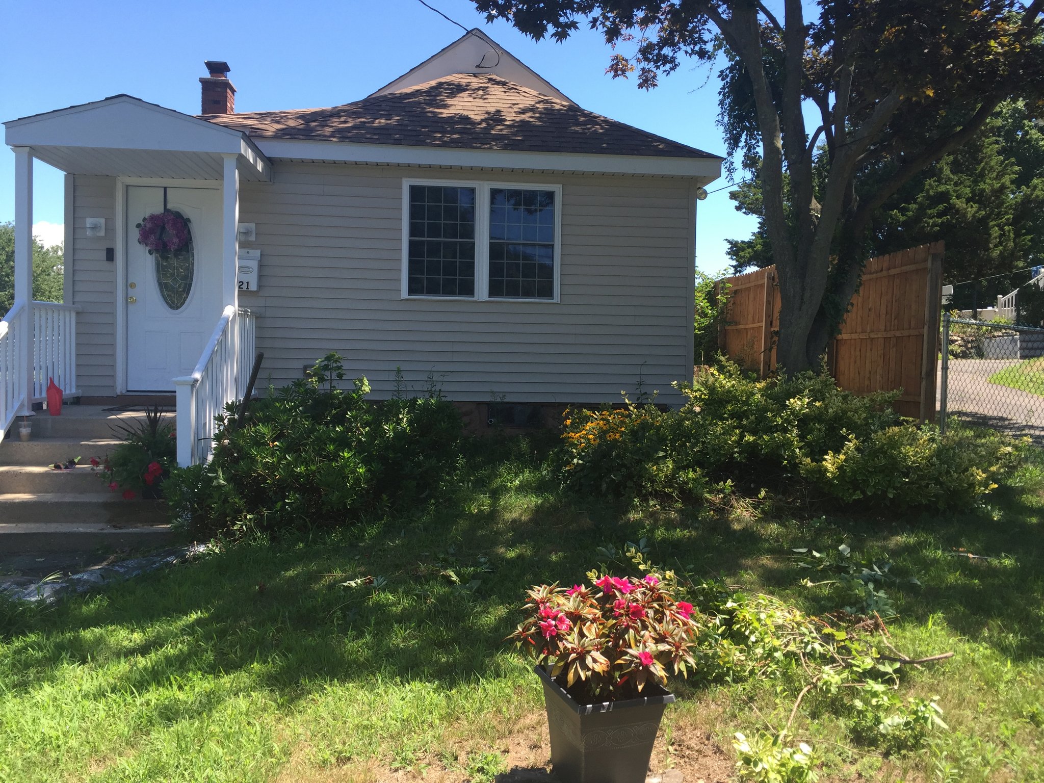 New Haven House: 21 Ira St
