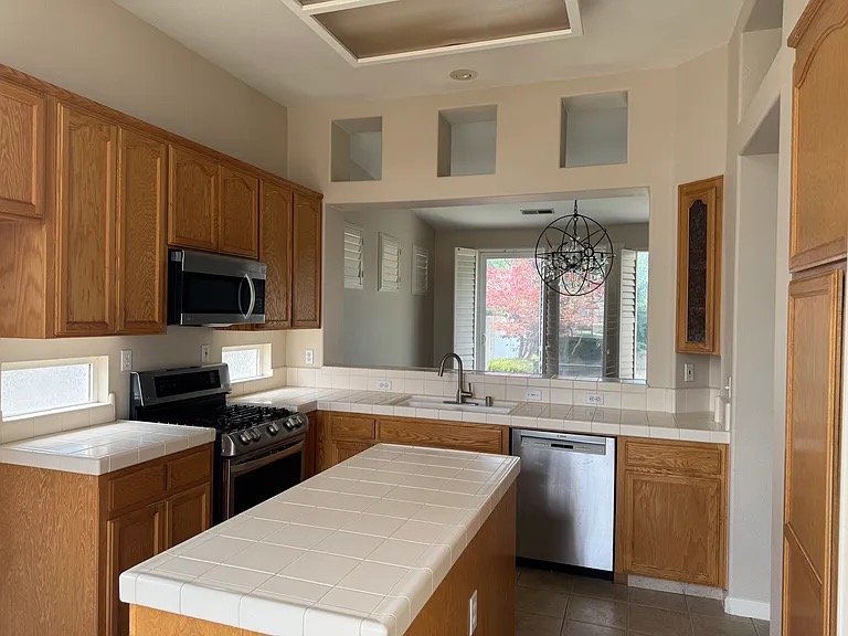 Lodi House: 2591 Frontier Ln
