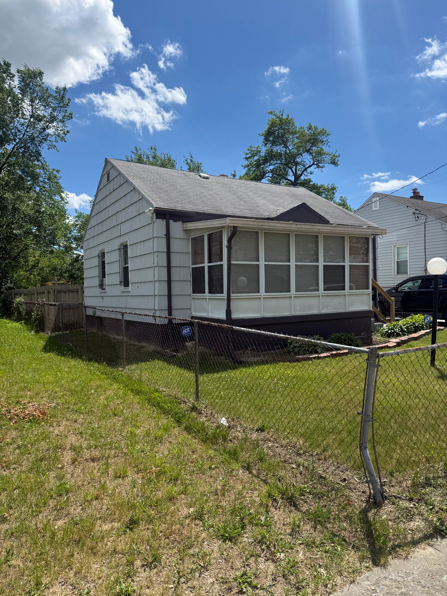Flint House: 310 E Lyndon Ave