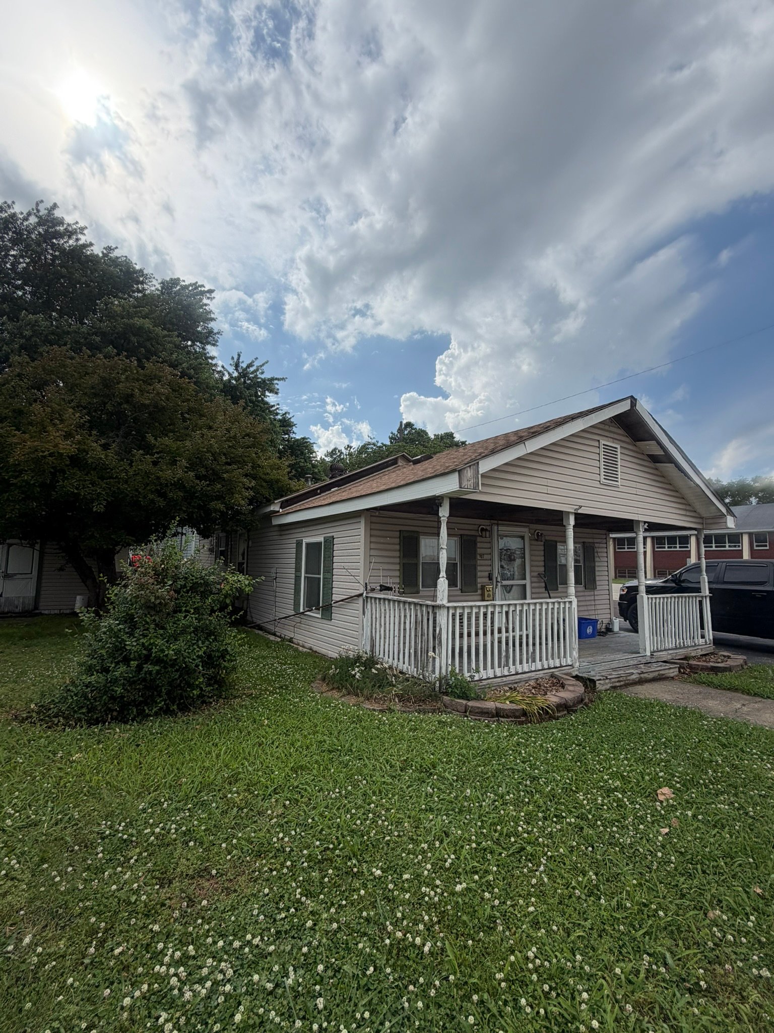 Hartford House: 707 N Delmar Ave
