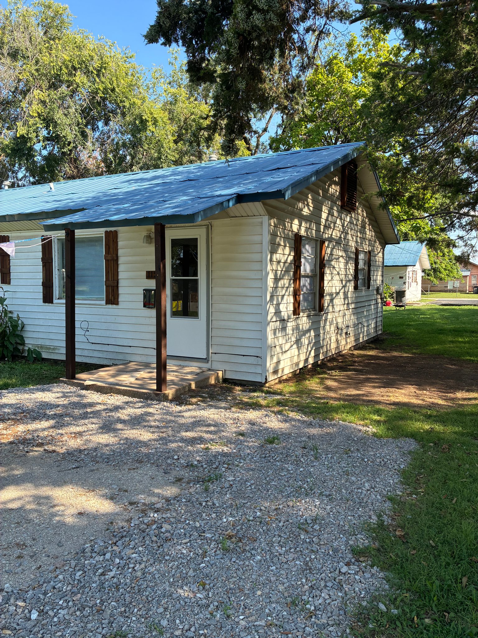 Lexington House: 112 W Beech St