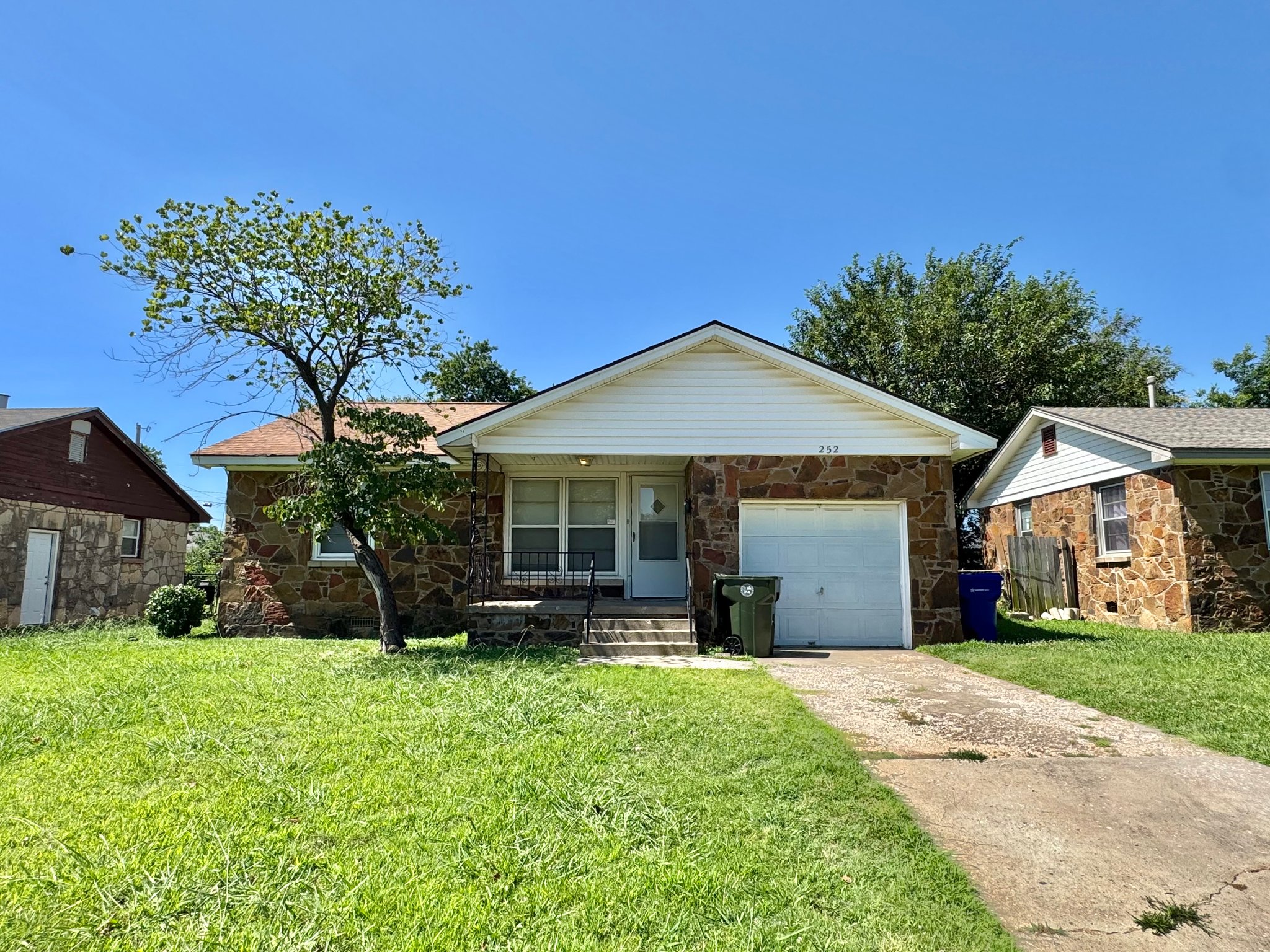 Midwest City House: 252 E Coe Dr