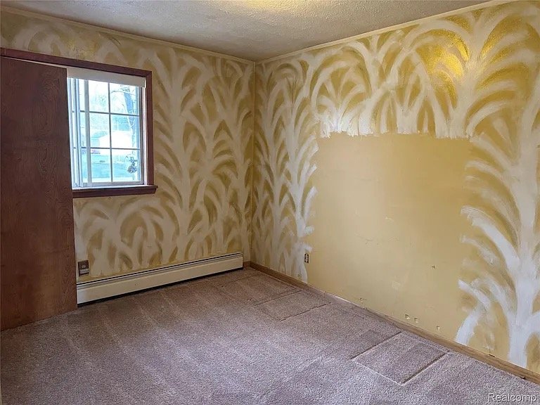 Howell House: 226 S Burkhart Rd