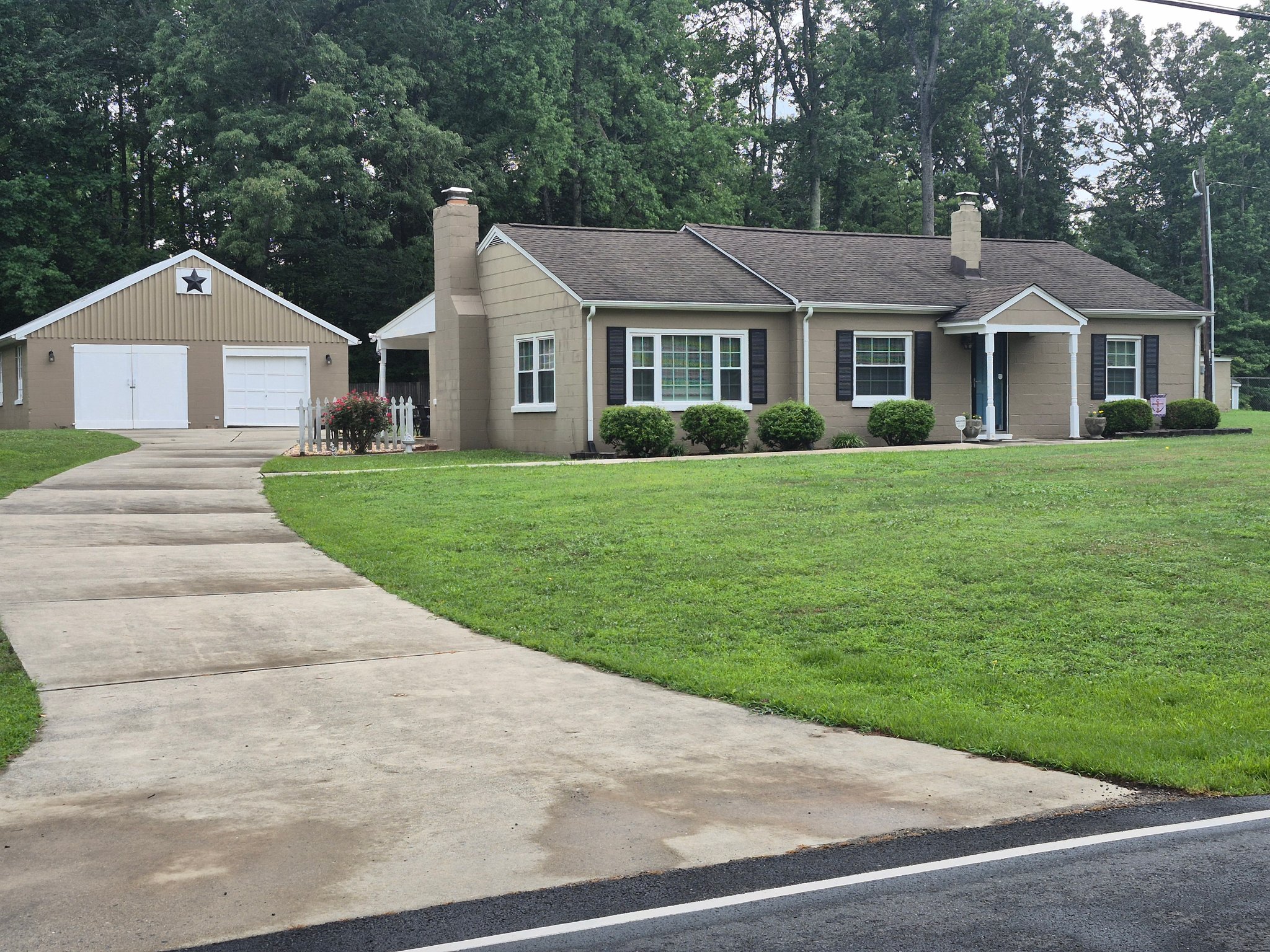 Spotsylvania House: 10817 Catharpin Rd