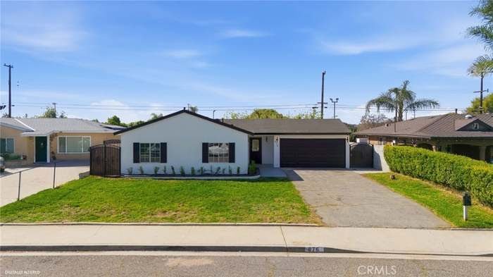 Pomona House: 876 Telamon Ln