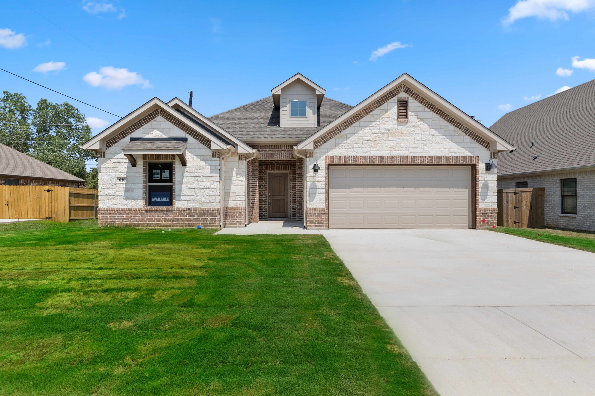 Bridgeport House: 610 Timberline Dr.